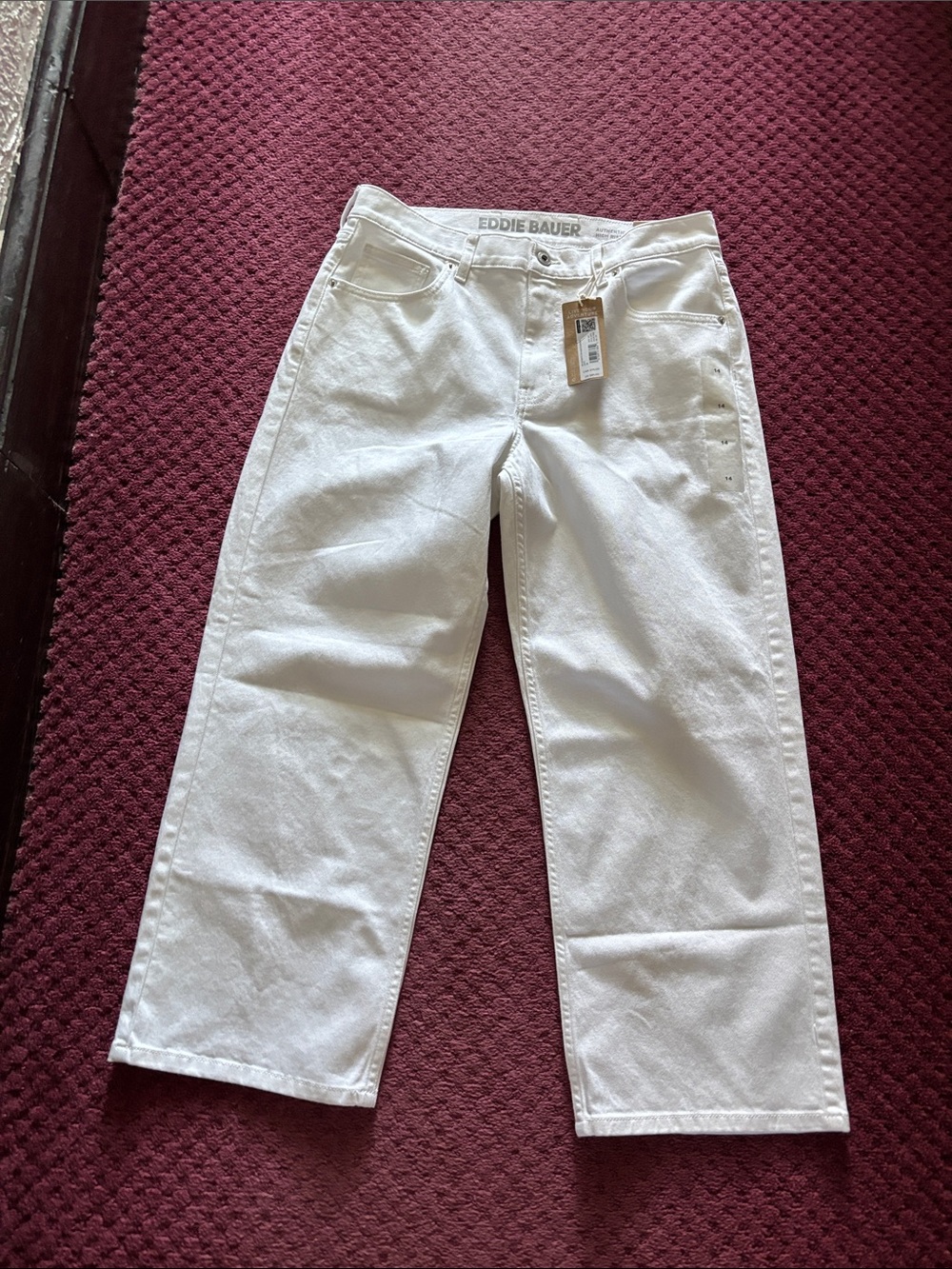 NWT women’s size 14 Eddie Bauer white jeans